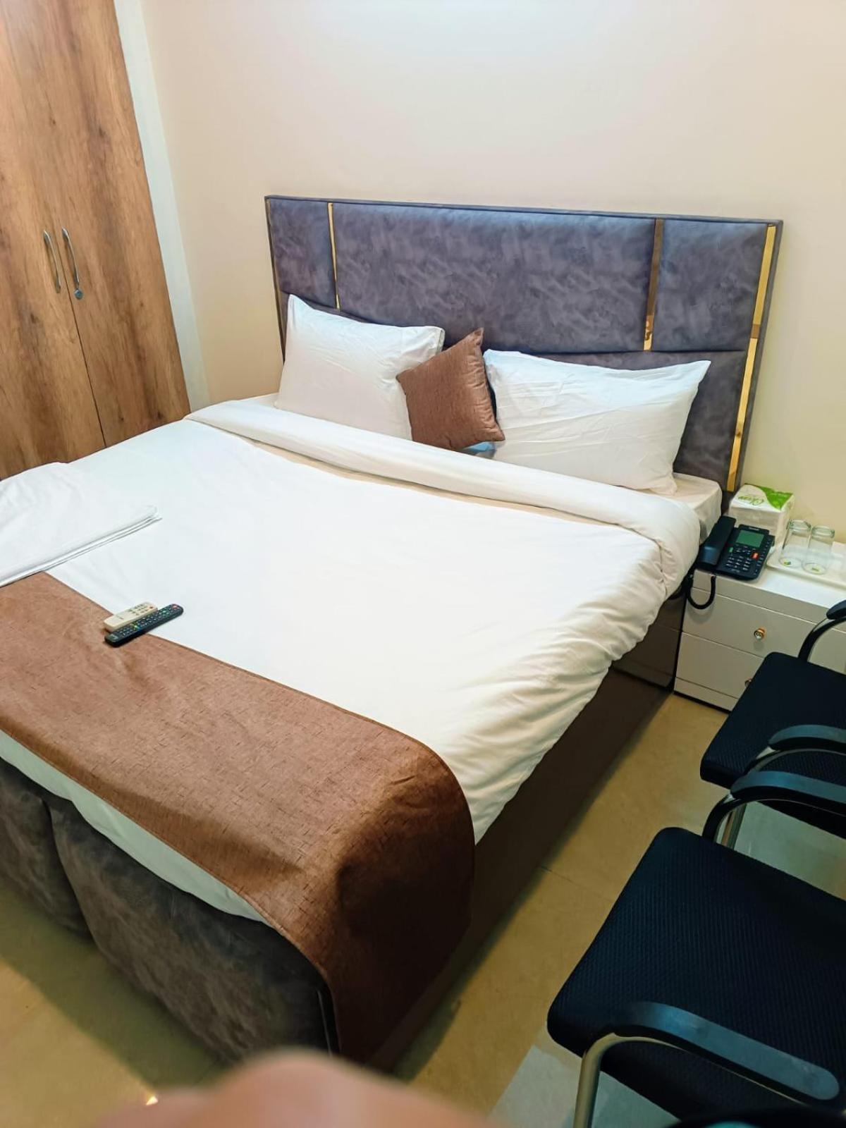 Soooper Hotel Gurgaon Exterior foto