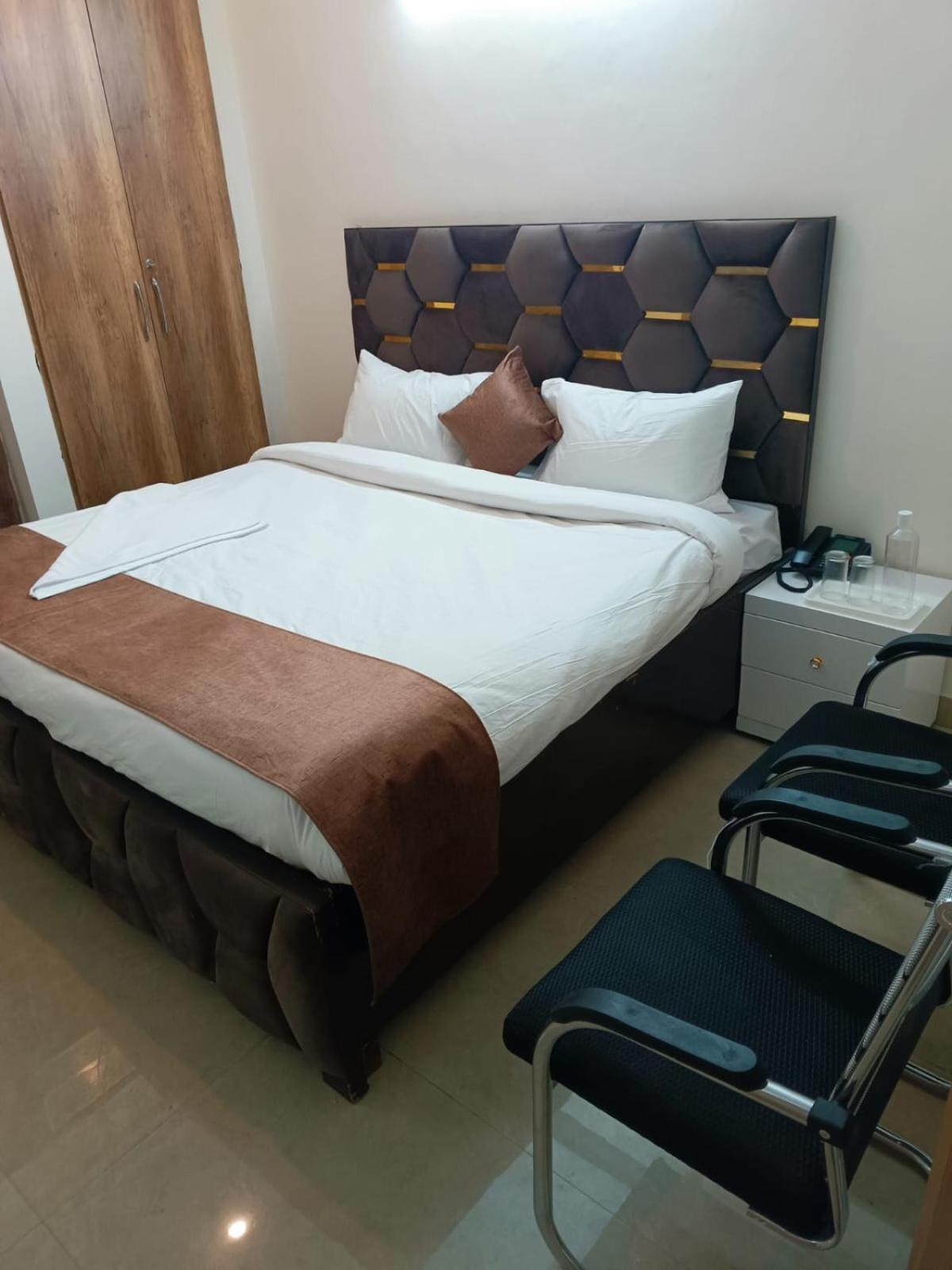 Soooper Hotel Gurgaon Exterior foto