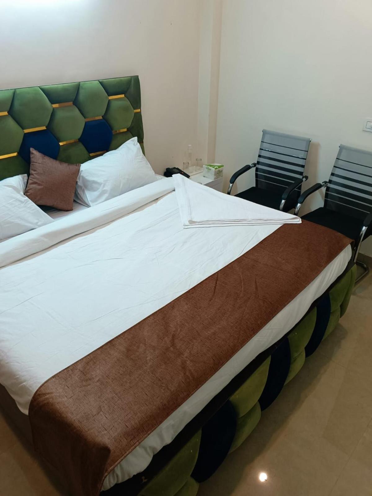 Soooper Hotel Gurgaon Exterior foto